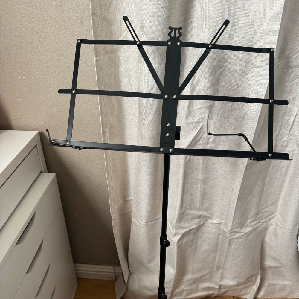 Collapsible and Portable Music Stand